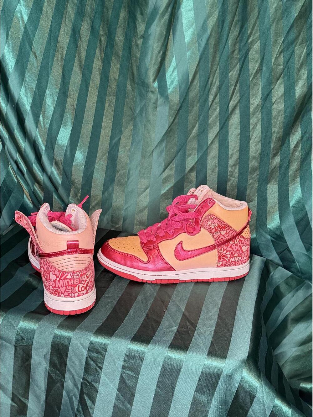 Vintage 2010 Nike Dunk High 'Valentine's Day' Sneakers 6Y